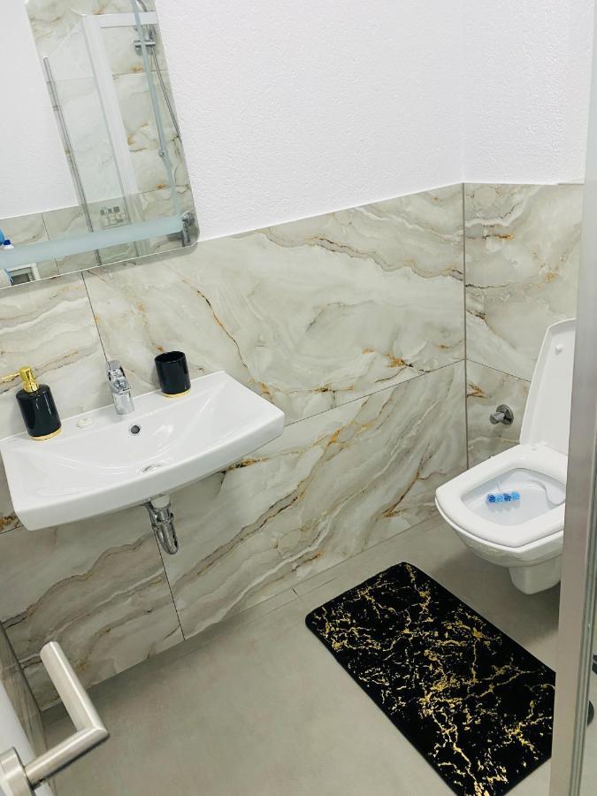 Luxury Queen Câmpulung Moldovenesc Eksteriør bilde